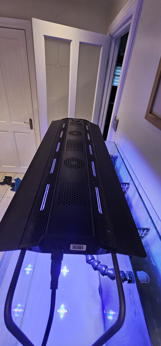 Maxspect RS-150 aquarium LED light